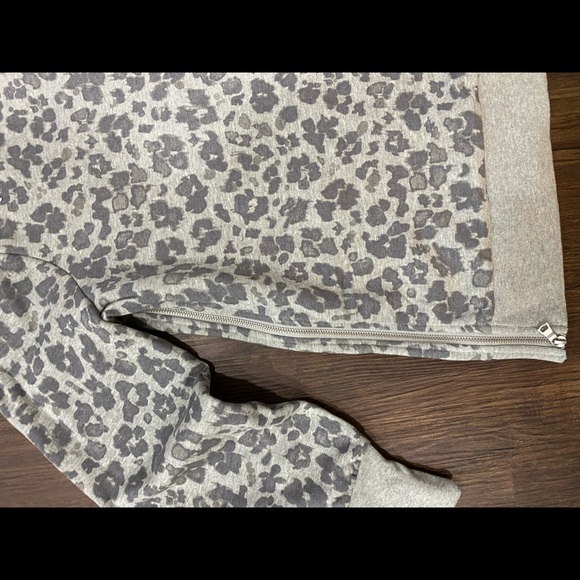 Four maternity sweatshirt bundle - Picture 3 of 6